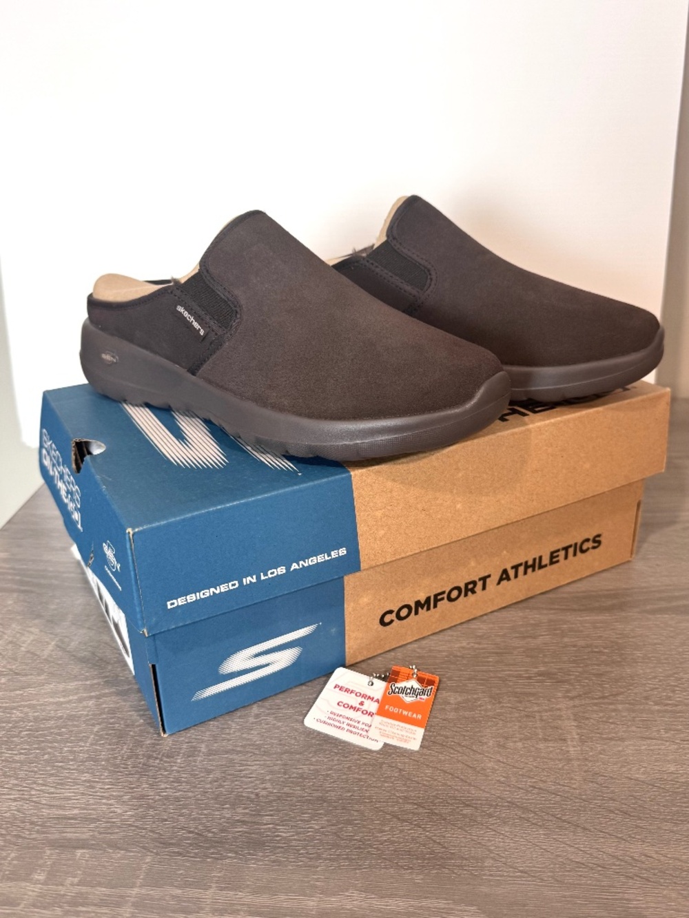 NWT Skechers On the Go Chocolate Snuggly lined clog, size 7.
